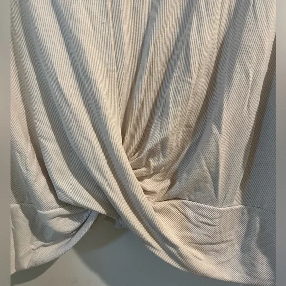 NWT All in Motion lightweight workout top. Size XXL - Picture 8 of 8